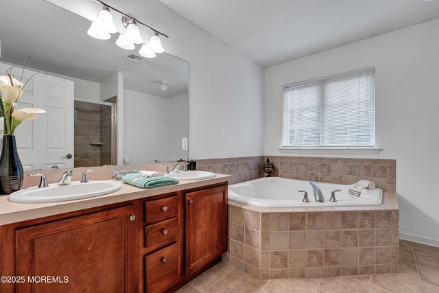 23 Amethyst Way, Jackson, NJ 08527