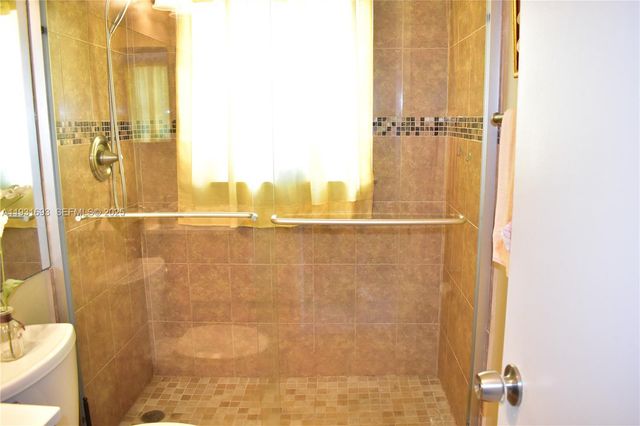 9141 Sunrise Lakes Boulevard 201, Sunrise, FL 33322