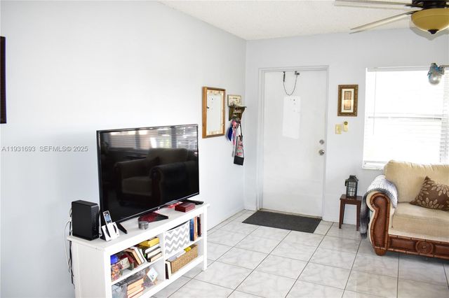 9141 Sunrise Lakes Boulevard 201, Sunrise, FL 33322