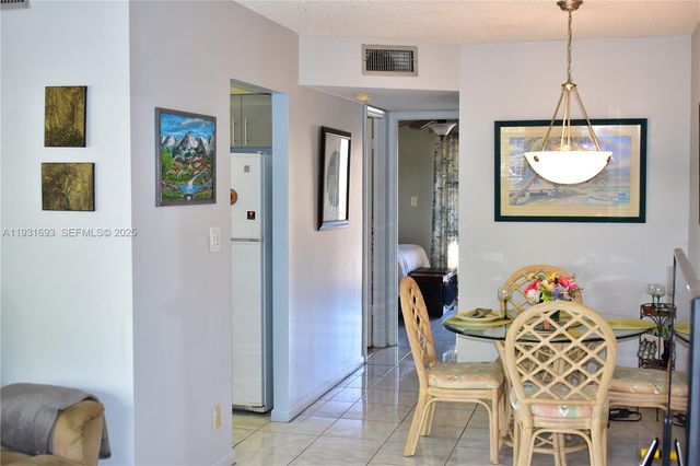 9141 Sunrise Lakes Boulevard 201, Sunrise, FL 33322