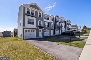 918 SETTING SUN LN, Chambersburg, PA 17201