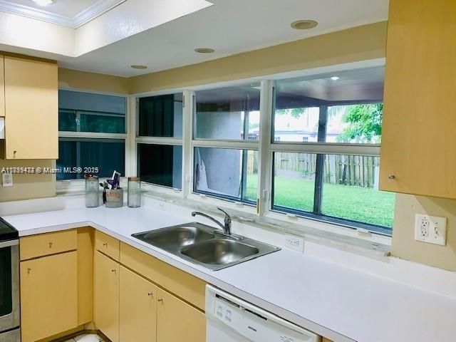 6720 NW 28th St, Sunrise, FL 33313