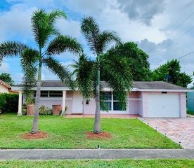 6720 NW 28th St, Sunrise, FL 33313