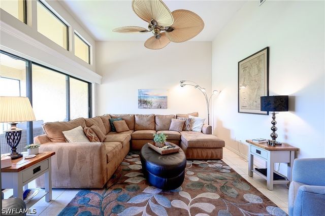 559 Beachwalk CIR U-203, Naples, FL 34108