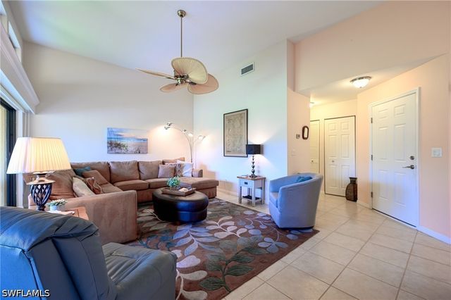 559 Beachwalk CIR U-203, Naples, FL 34108
