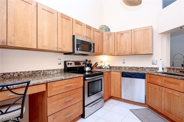 559 Beachwalk CIR U-203, Naples, FL 34108