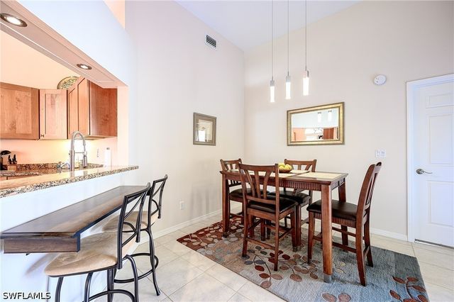 559 Beachwalk CIR U-203, Naples, FL 34108
