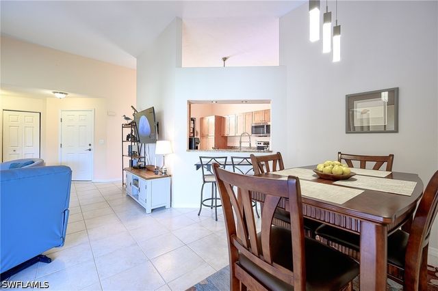 559 Beachwalk CIR U-203, Naples, FL 34108