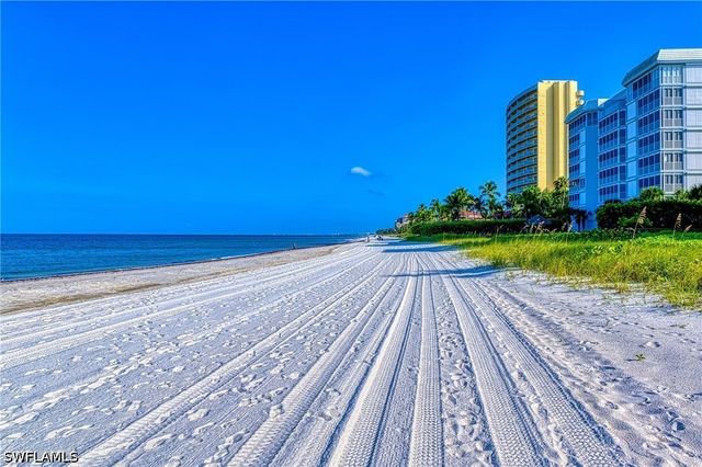 559 Beachwalk CIR U-203, Naples, FL 34108