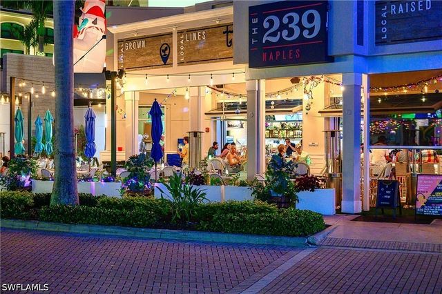 559 Beachwalk CIR U-203, Naples, FL 34108