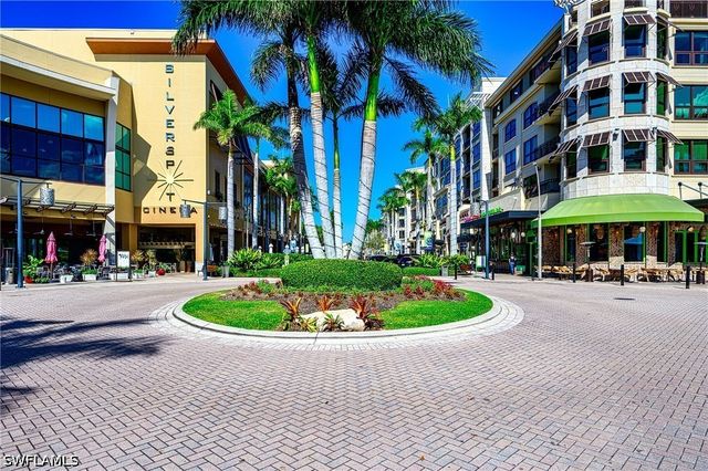 559 Beachwalk CIR U-203, Naples, FL 34108