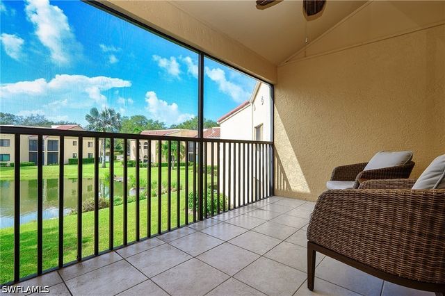 559 Beachwalk CIR U-203, Naples, FL 34108
