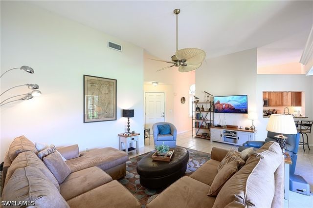 559 Beachwalk CIR U-203, Naples, FL 34108