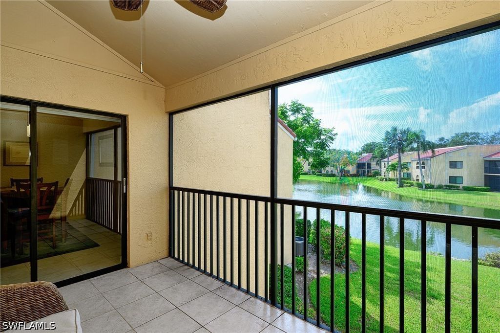 559 Beachwalk CIR U-203, Naples, FL 34108