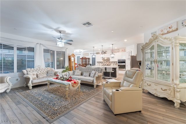 9985 Blackbark Court, Las Vegas, NV 89166