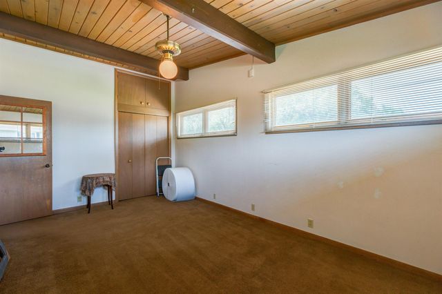 2012 Raymond Ave, Salina, KS 67401