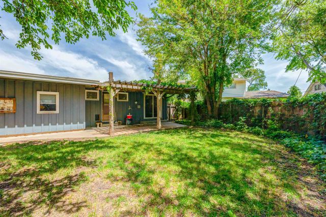 2012 Raymond Ave, Salina, KS 67401