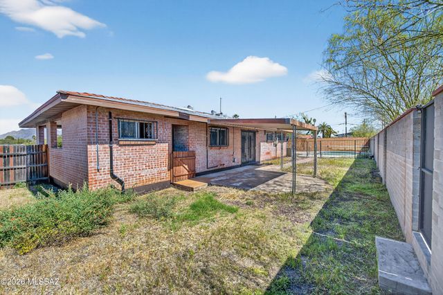 864 E Silver Street, Tucson, AZ 85719