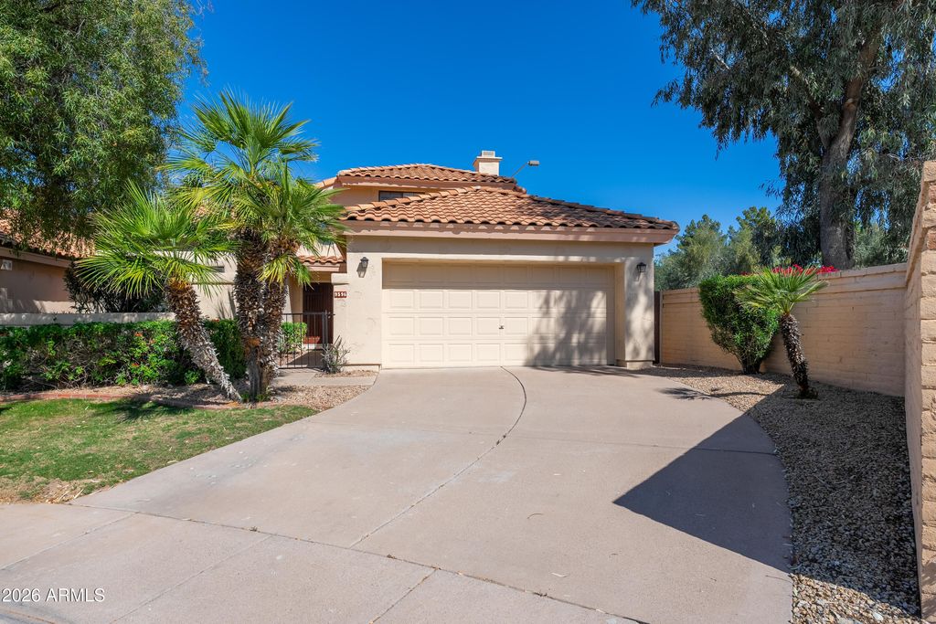 Image 1 of property listing at 9596 E WINDROSE Drive, Scottsdale, AZ 85260