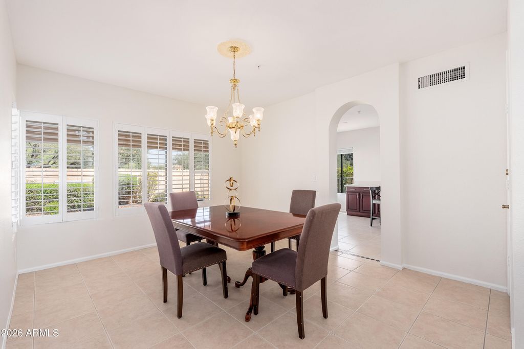 Image 11 of property listing at 9596 E WINDROSE Drive, Scottsdale, AZ 85260