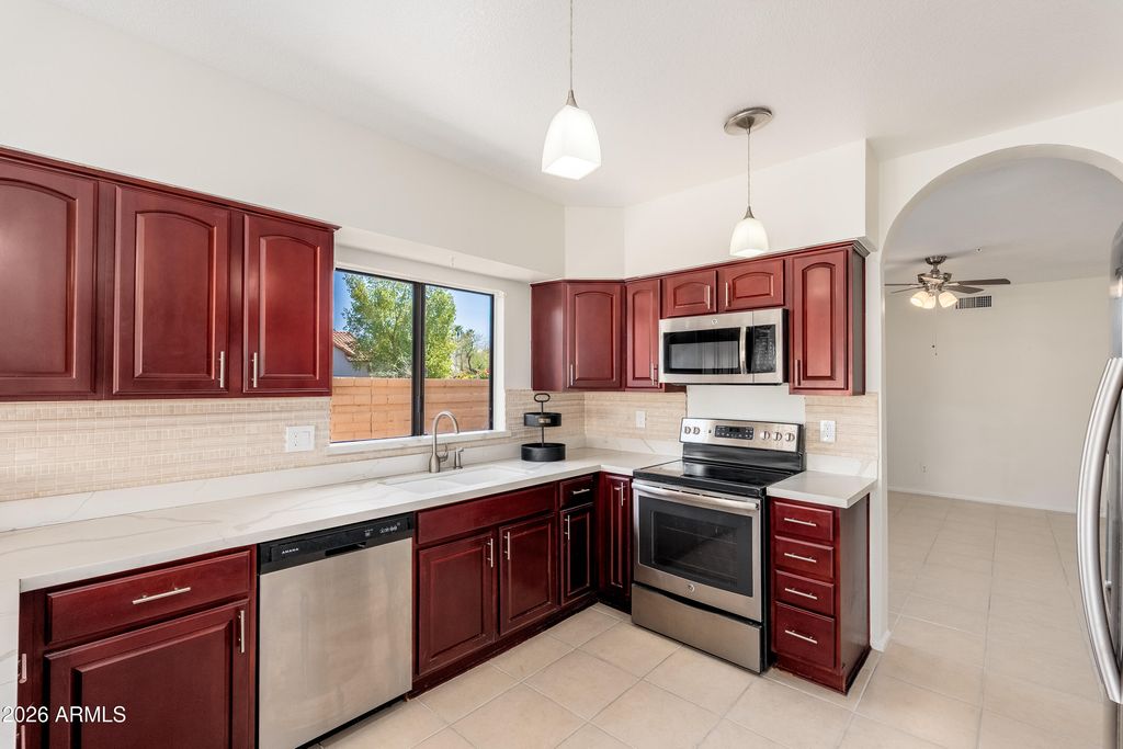 Image 14 of property listing at 9596 E WINDROSE Drive, Scottsdale, AZ 85260