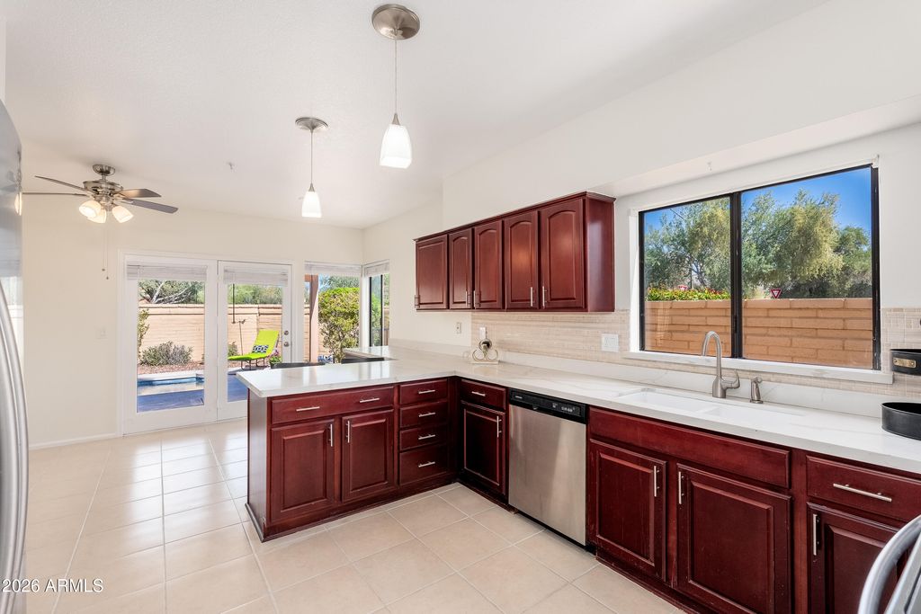 Image 15 of property listing at 9596 E WINDROSE Drive, Scottsdale, AZ 85260