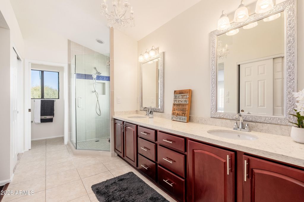 Image 19 of property listing at 9596 E WINDROSE Drive, Scottsdale, AZ 85260