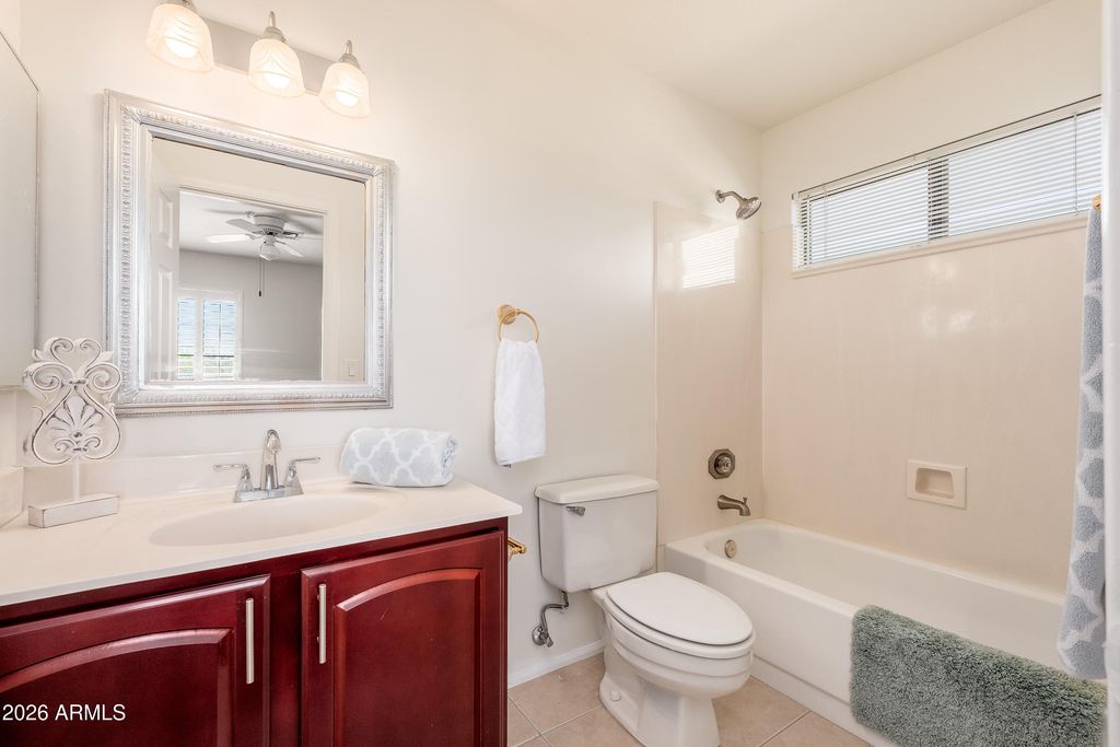 Image 22 of property listing at 9596 E WINDROSE Drive, Scottsdale, AZ 85260