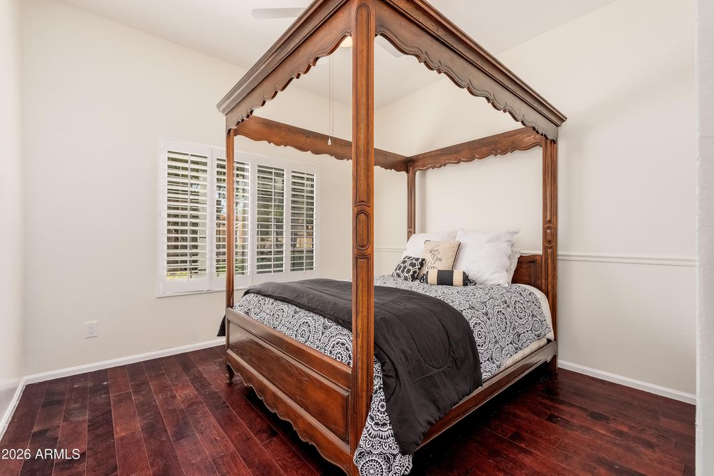 Image 23 of property listing at 9596 E WINDROSE Drive, Scottsdale, AZ 85260