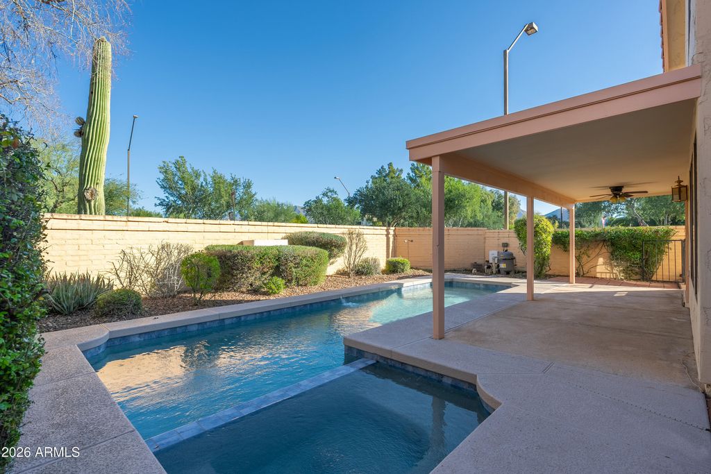Image 29 of property listing at 9596 E WINDROSE Drive, Scottsdale, AZ 85260