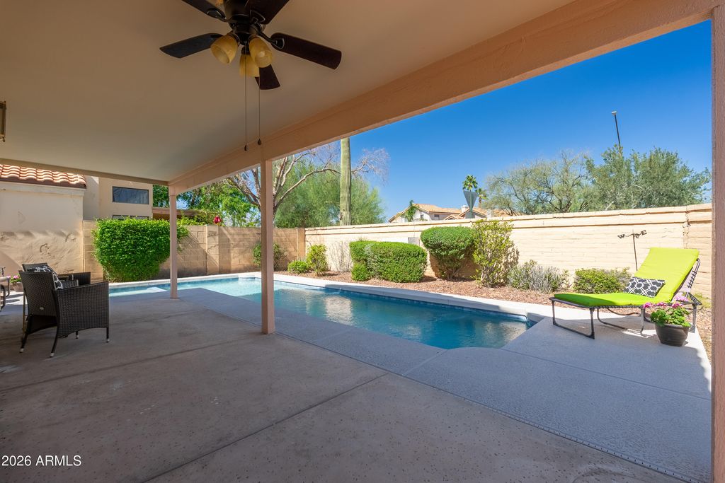Image 3 of property listing at 9596 E WINDROSE Drive, Scottsdale, AZ 85260