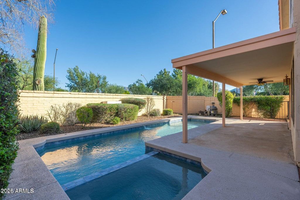 Image 35 of property listing at 9596 E WINDROSE Drive, Scottsdale, AZ 85260