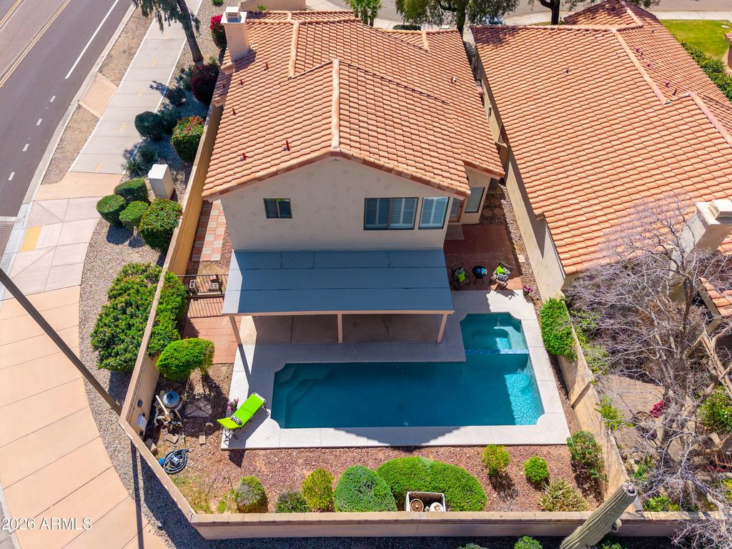 Image 36 of property listing at 9596 E WINDROSE Drive, Scottsdale, AZ 85260