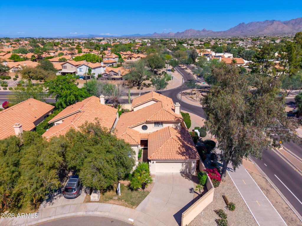 Image 38 of property listing at 9596 E WINDROSE Drive, Scottsdale, AZ 85260