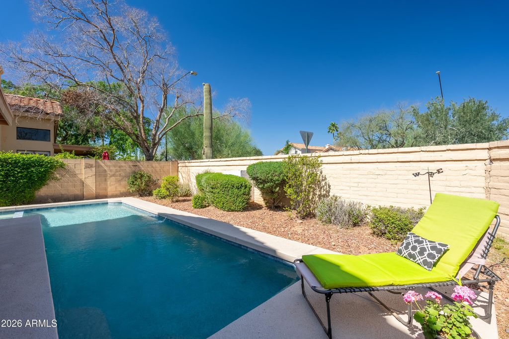 Image 4 of property listing at 9596 E WINDROSE Drive, Scottsdale, AZ 85260
