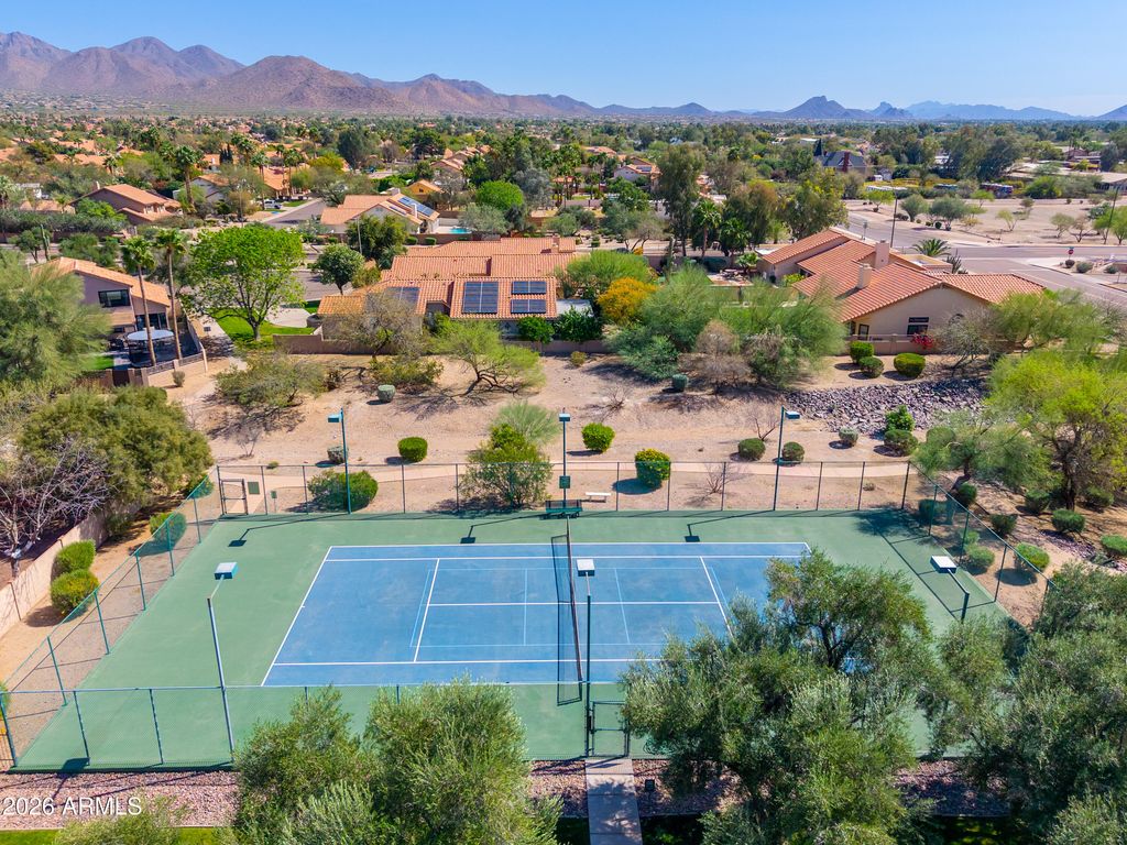 Image 41 of property listing at 9596 E WINDROSE Drive, Scottsdale, AZ 85260