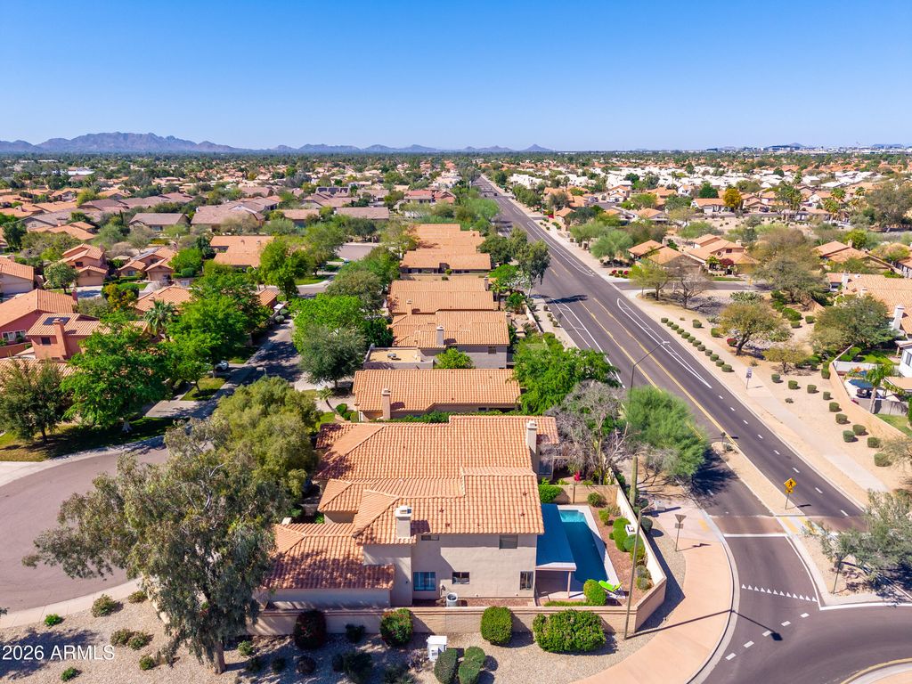 Image 43 of property listing at 9596 E WINDROSE Drive, Scottsdale, AZ 85260