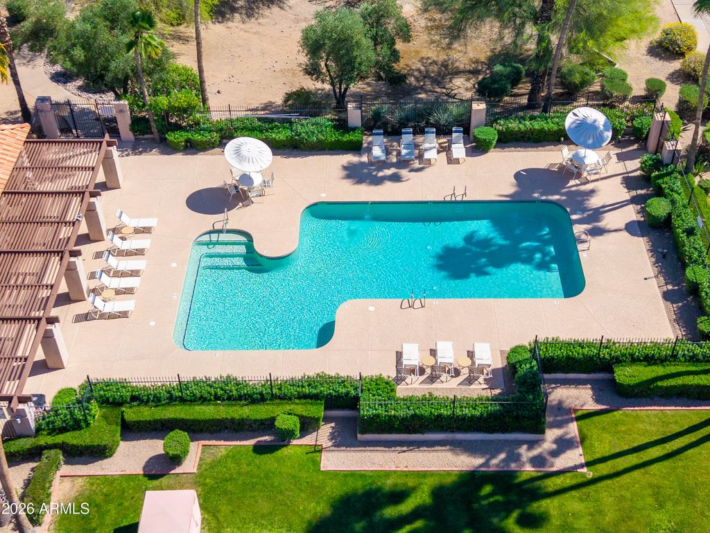 Image 44 of property listing at 9596 E WINDROSE Drive, Scottsdale, AZ 85260
