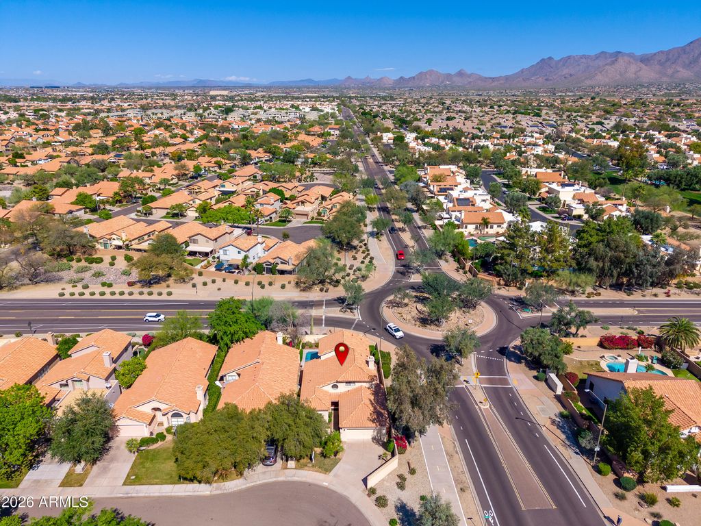 Image 46 of property listing at 9596 E WINDROSE Drive, Scottsdale, AZ 85260