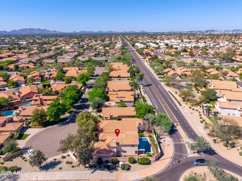 Image 47 of property listing at 9596 E WINDROSE Drive, Scottsdale, AZ 85260