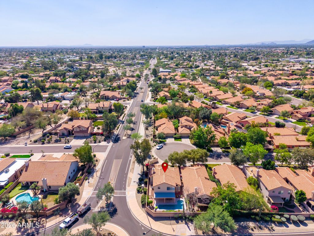 Image 48 of property listing at 9596 E WINDROSE Drive, Scottsdale, AZ 85260