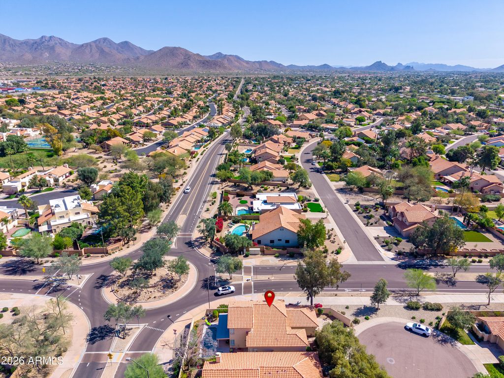 Image 49 of property listing at 9596 E WINDROSE Drive, Scottsdale, AZ 85260