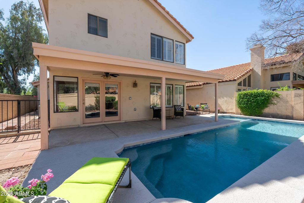 Image 5 of property listing at 9596 E WINDROSE Drive, Scottsdale, AZ 85260