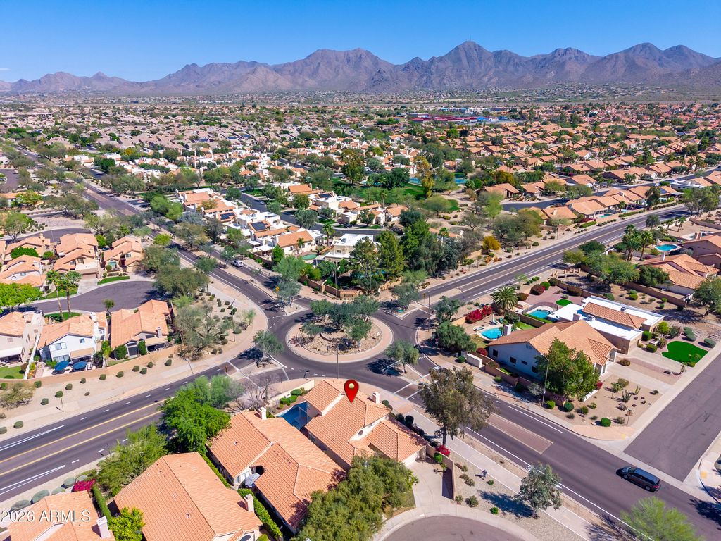 Image 50 of property listing at 9596 E WINDROSE Drive, Scottsdale, AZ 85260