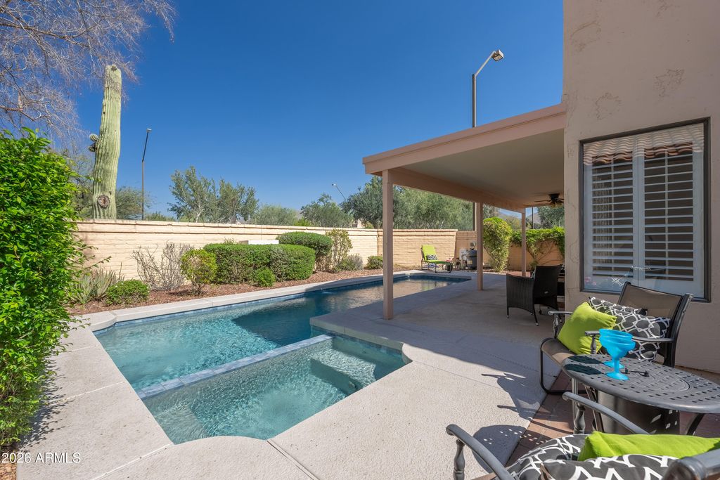 Image 6 of property listing at 9596 E WINDROSE Drive, Scottsdale, AZ 85260