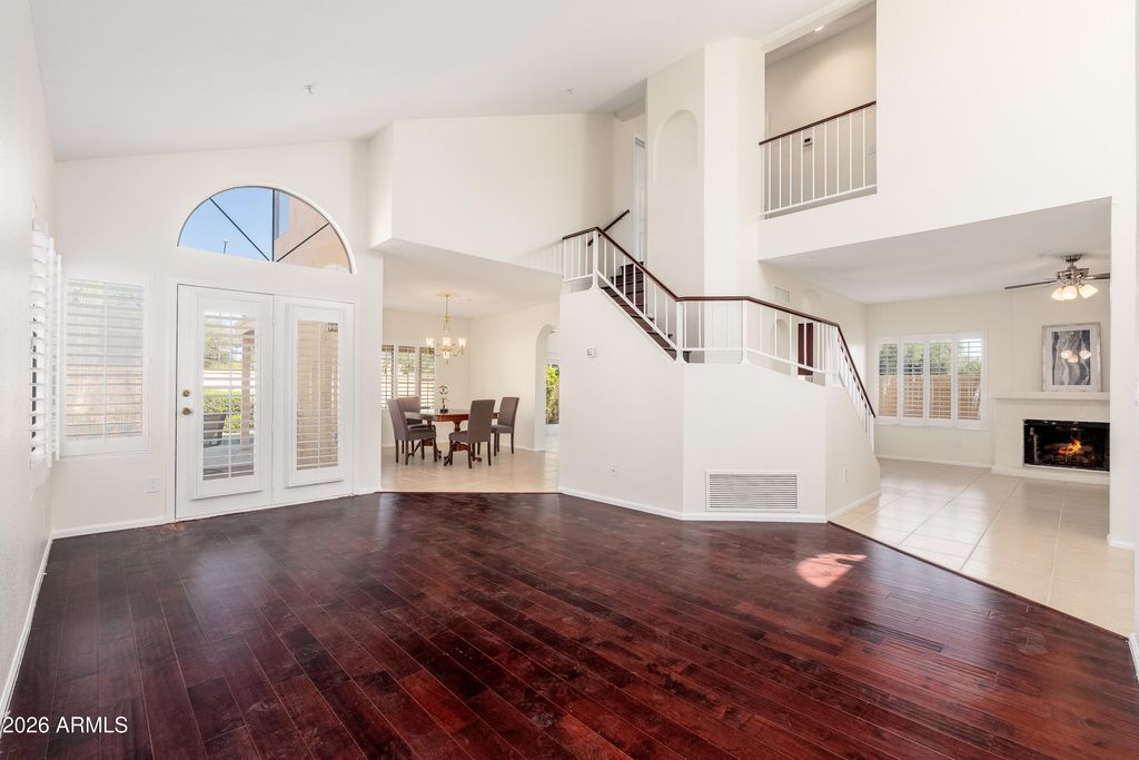 Image 9 of property listing at 9596 E WINDROSE Drive, Scottsdale, AZ 85260