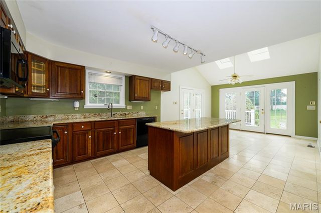 8874 Woodpark Drive, Sunset Hills, MO 63127
