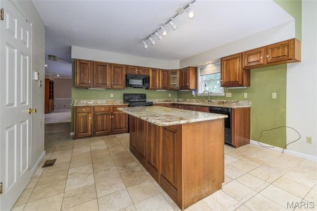 8874 Woodpark Drive, Sunset Hills, MO 63127