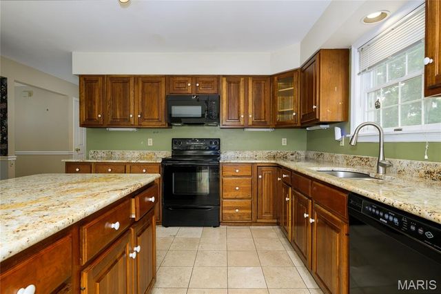 8874 Woodpark Drive, Sunset Hills, MO 63127