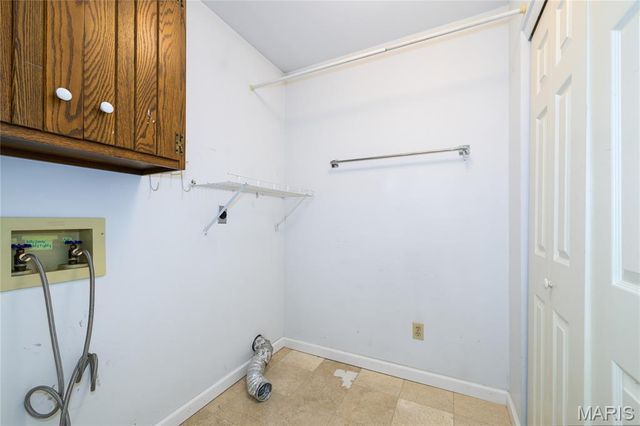 8874 Woodpark Drive, Sunset Hills, MO 63127
